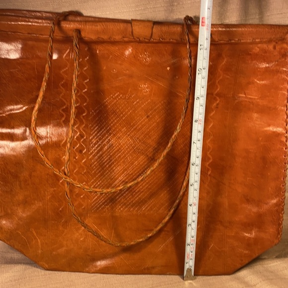 Handmade all leather vintage shoulder tote - Picture 4 of 13